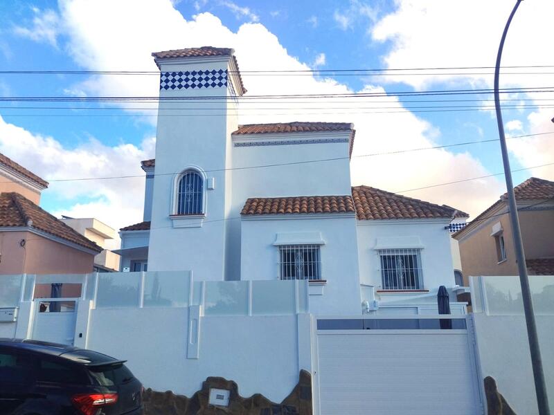 4 Schlafzimmer Villa zu verkaufen in San Miguel de Salinas, Alicante