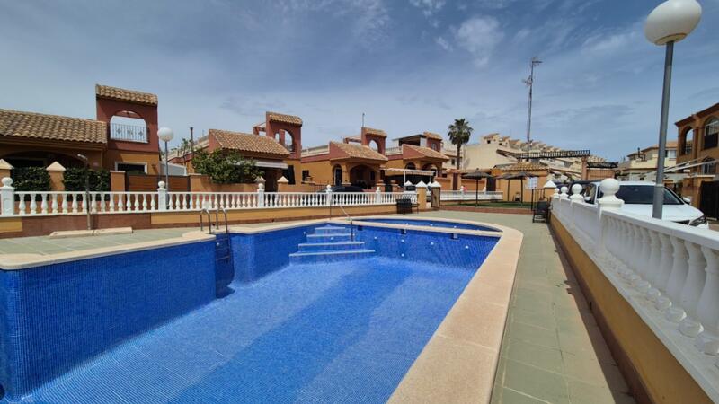 2 спальная комната вилла продается в Torrevieja, Alicante