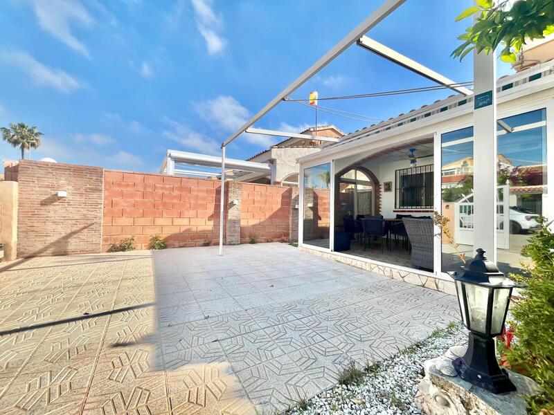 3 slaapkamer Villa Te koop in Orihuela Costa, Alicante