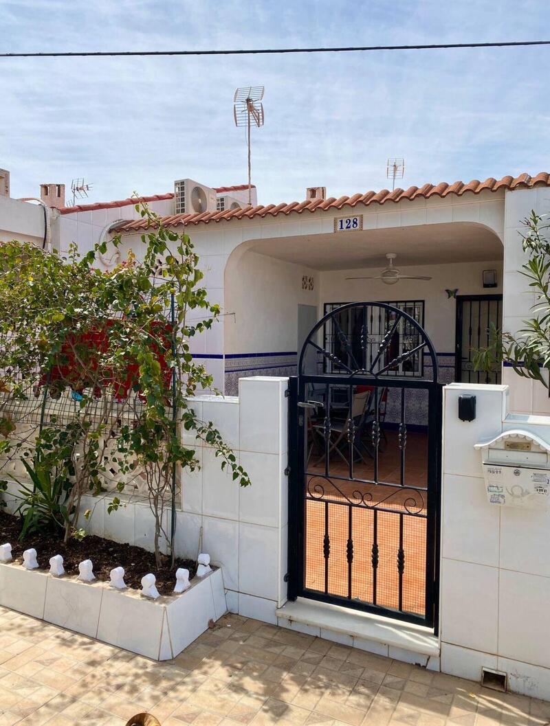 2 Schlafzimmer Stadthaus zu verkaufen in Torrevieja, Alicante