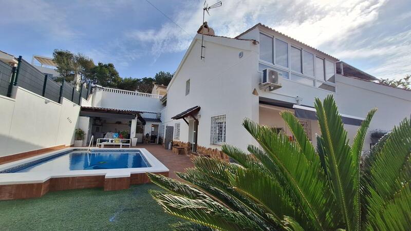 4 Schlafzimmer Villa zu verkaufen in Torrevieja, Alicante