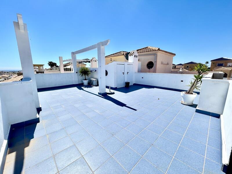 2 bedroom Townhouse for sale
