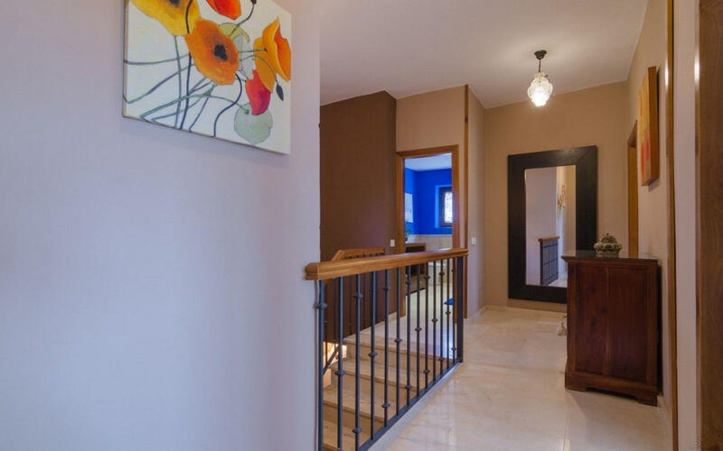4 Schlafzimmer Landhaus zu verkaufen