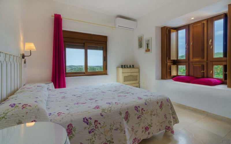 4 Schlafzimmer Landhaus zu verkaufen