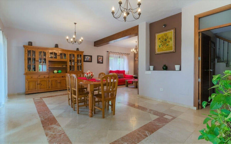 4 Schlafzimmer Landhaus zu verkaufen