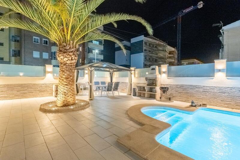 4 bedroom Townhouse for sale
