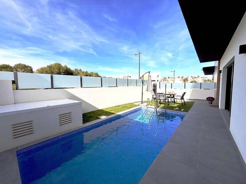 2 soveværelse Villa til salg i Villamartin, Alicante