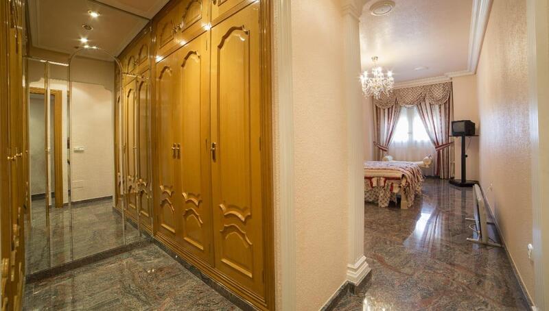 5 спальная комната городская тюрьма продается