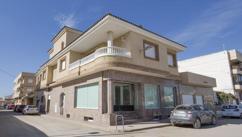 5 спальная комната городская тюрьма продается