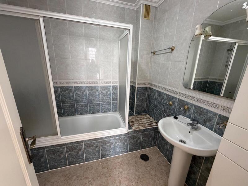 4 Schlafzimmer Stadthaus zu verkaufen