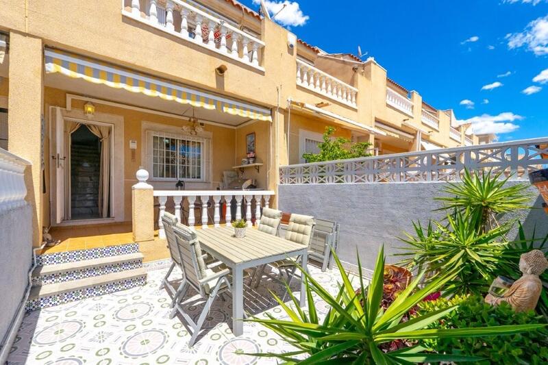 Rekkehus til salgs i Torrevieja, Alicante