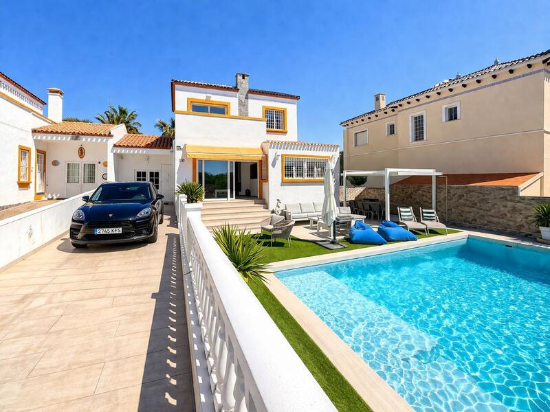 Villa for sale in Los Dolses, Alicante