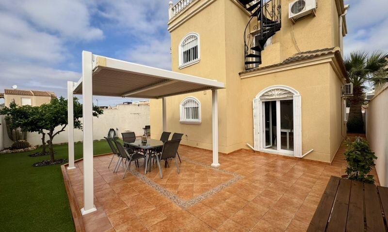 Villa à vendre dans Torrevieja, Alicante