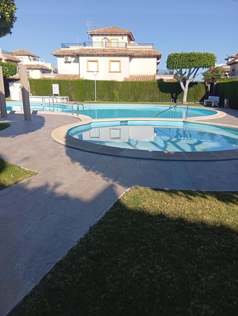 Rekkehus til salgs i Orihuela Costa, Alicante