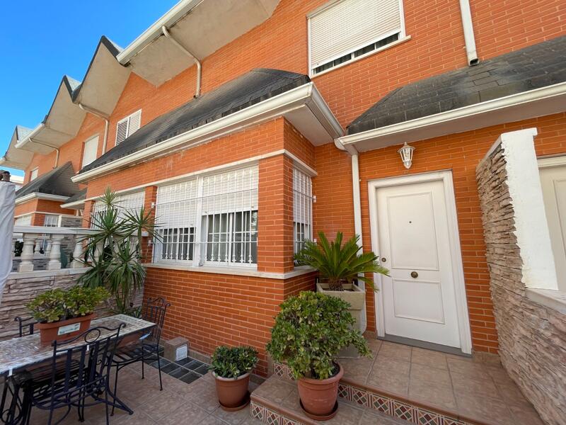 4 bedroom Townhouse for sale