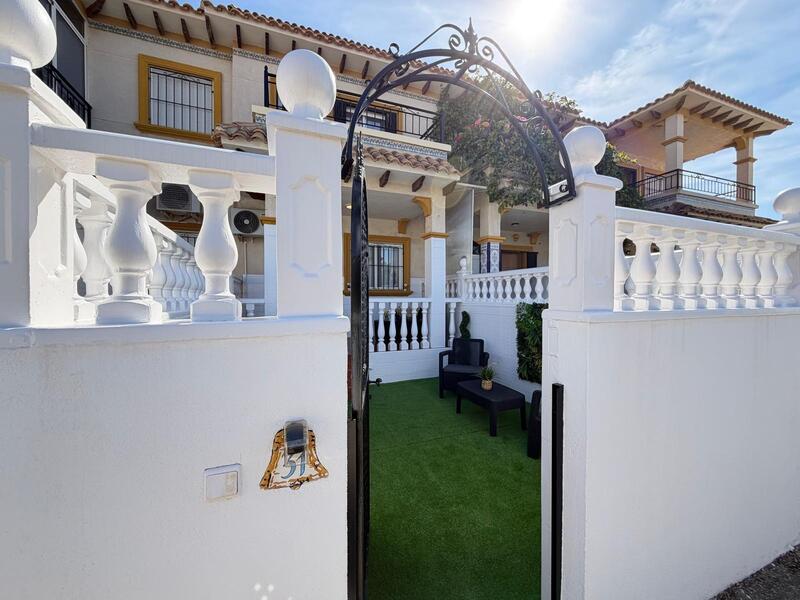 Adosado en venta en Orihuela Costa, Alicante