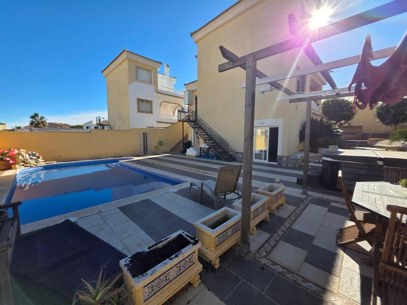 4 slaapkamer Villa Te koop