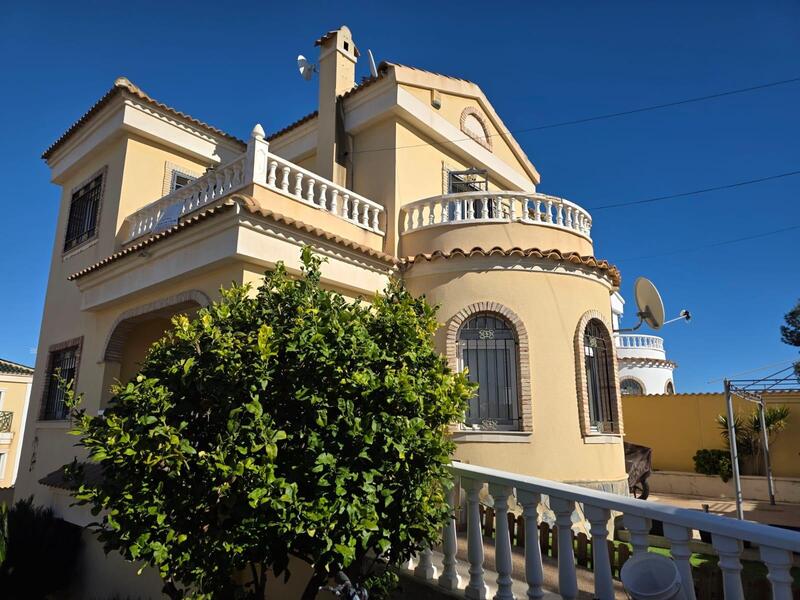 4 slaapkamer Villa Te koop