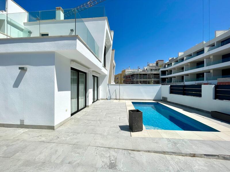 Villa en venta en Benijófar, Alicante