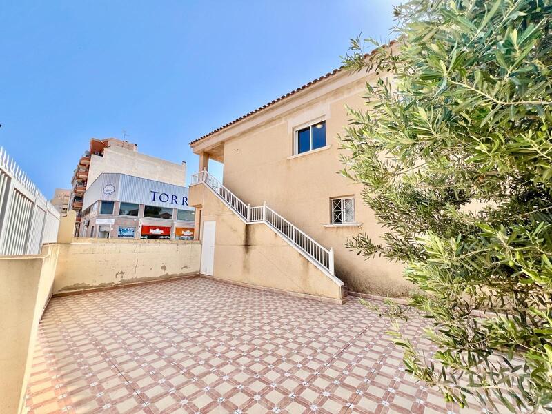 вилла продается в Torrevieja, Alicante