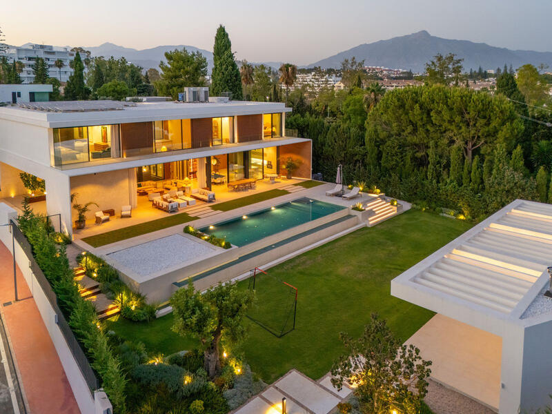 Villa zu verkaufen in Guadalmina Alta, Málaga