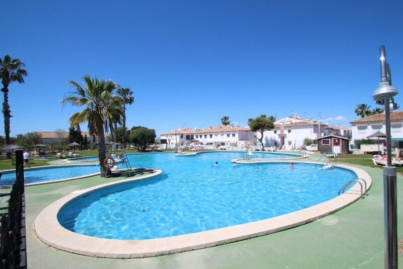 вилла продается в Torrevieja, Alicante