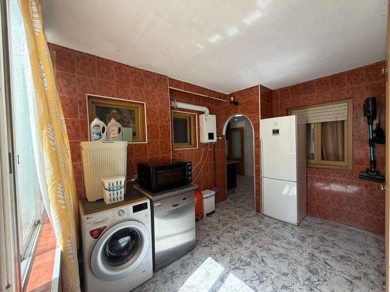 4 bedroom Apartment for sale