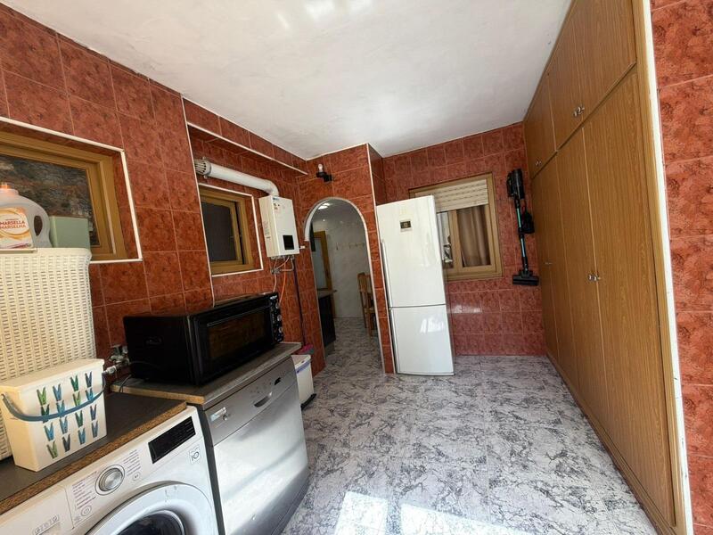4 bedroom Apartment for sale
