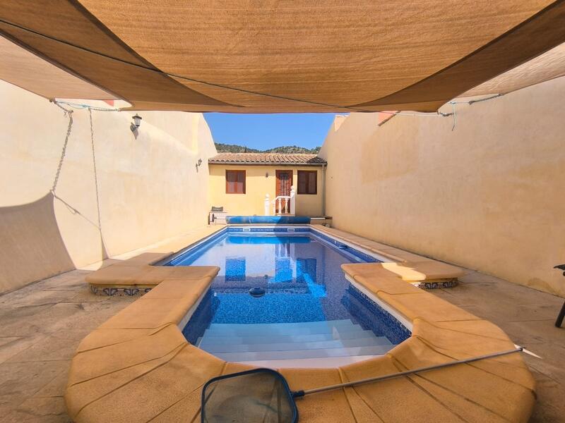 Villa for sale in Chinorlet, Alicante