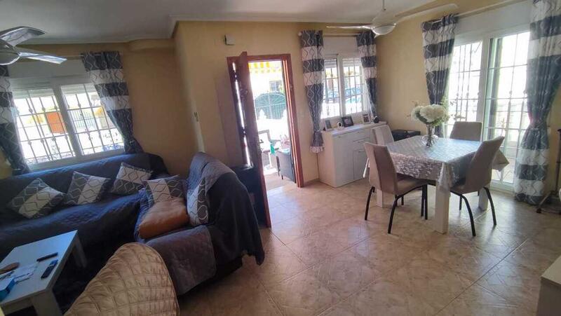 3 slaapkamer Gezinswoning Te koop