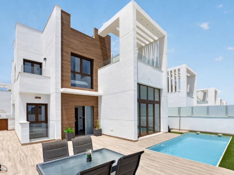 Villa en venta en Torrevieja, Alicante