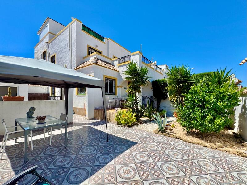 Townhouse for sale in Orihuela Costa, Alicante