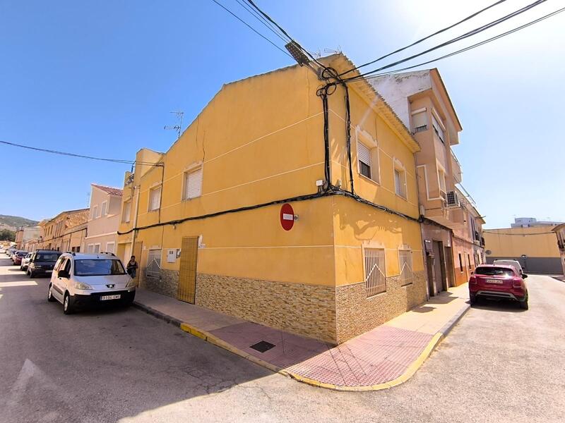 Adosado en venta en Pinoso, Alicante