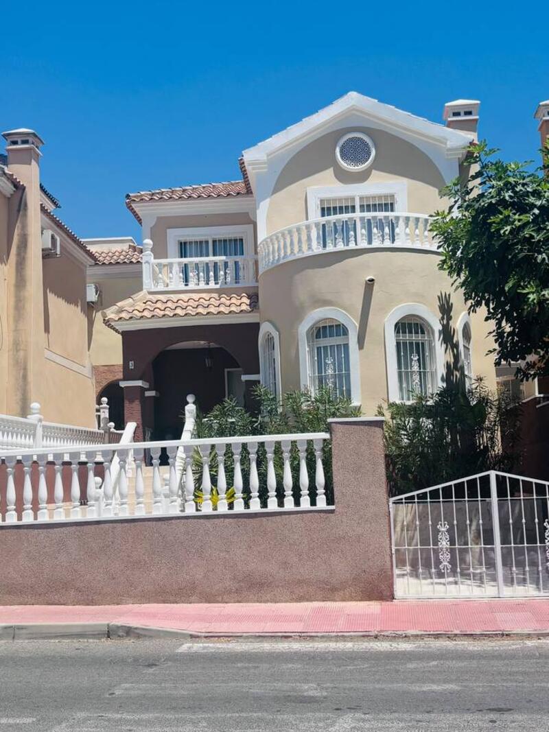 Villa à vendre dans Villamartin, Alicante