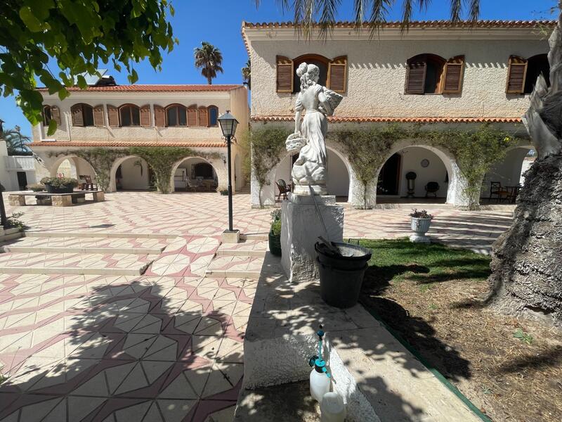 Country House for sale in Elda, Alicante