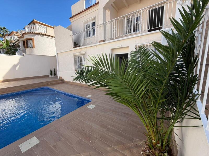 Country House for sale in Torrevieja, Alicante