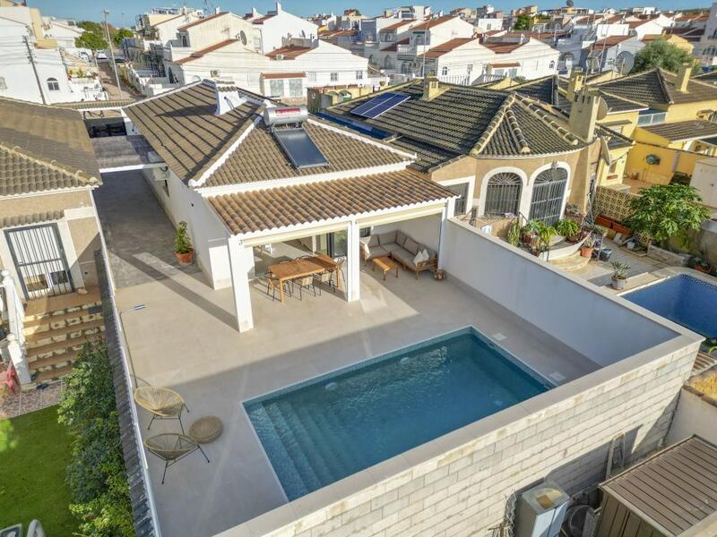 вилла продается в Torrevieja, Alicante