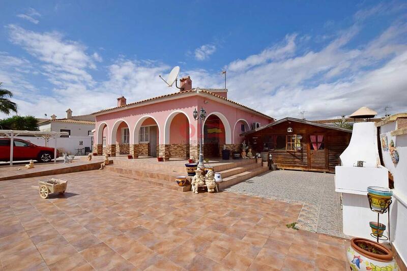 Villa Te koop in Cabo Roig, Alicante