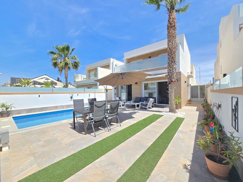 Villa til salg i Pilar de la Horadada, Alicante