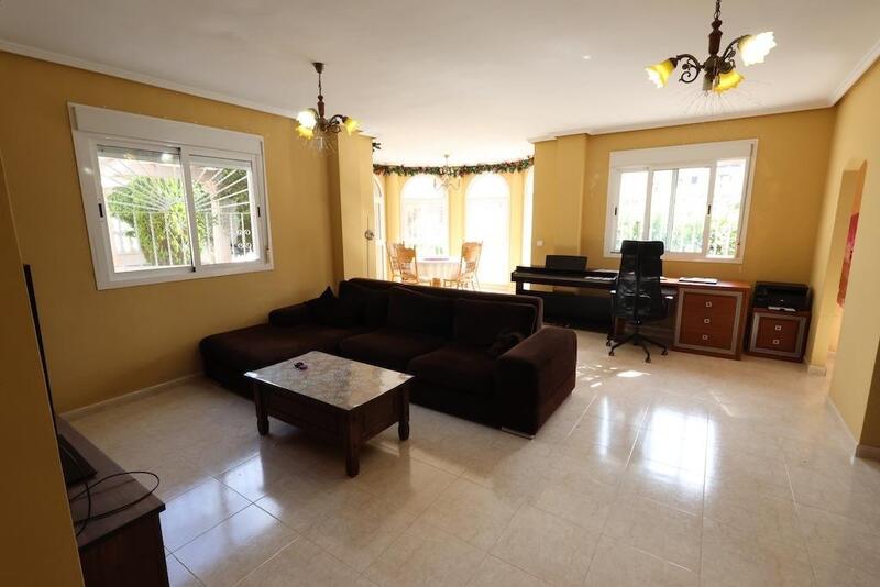3 slaapkamer Gezinswoning Te koop 3 slaapkamer Gezinswoning Te koop