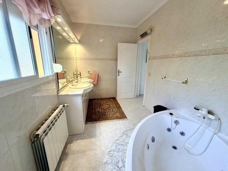 5 bedroom Villa for sale 5 bedroom Villa for sale
