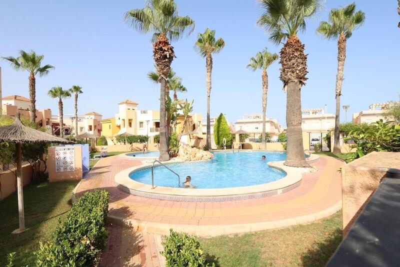 Villa en venta en Torrevieja, Alicante