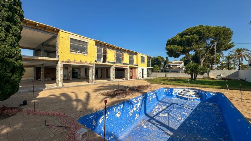 5 bedroom Villa for sale