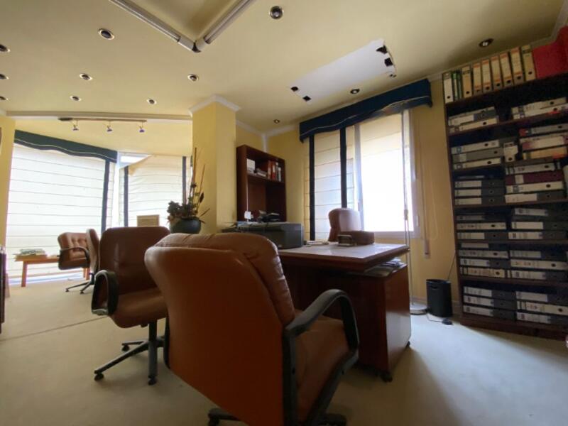 5 bedroom Apartment for sale