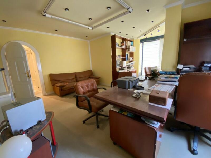 5 bedroom Apartment for sale
