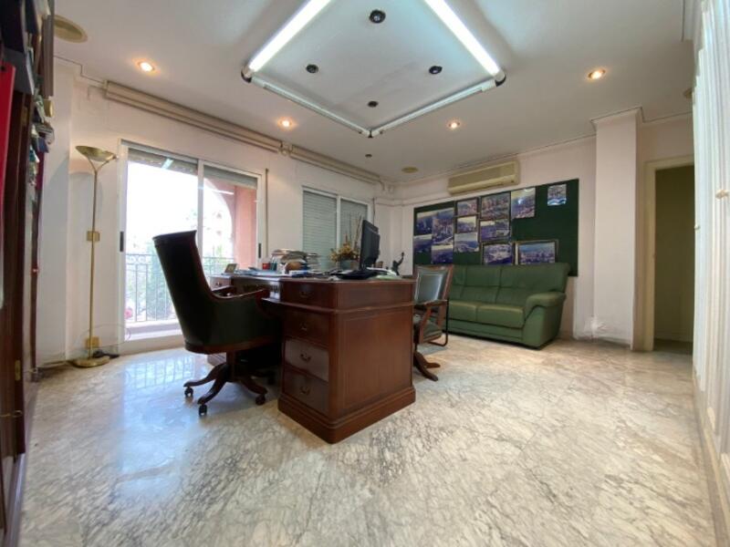 5 bedroom Apartment for sale