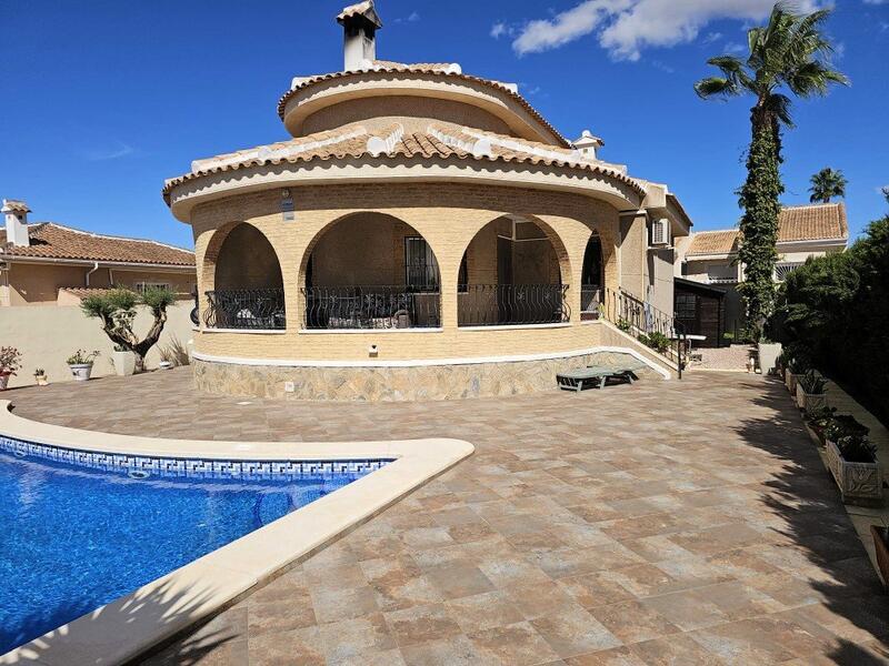Villa Te koop in Benijófar, Alicante