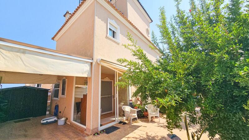 Villa til salgs i Orihuela Costa, Alicante