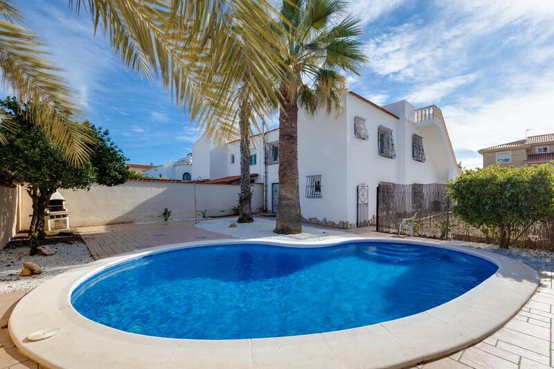 Villa til salgs i Torrevieja, Alicante