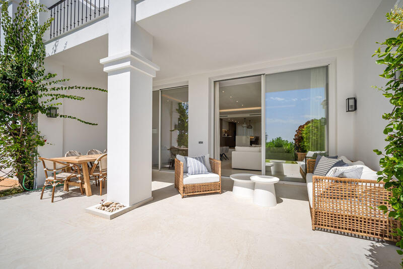 4 bedroom Townhouse for sale